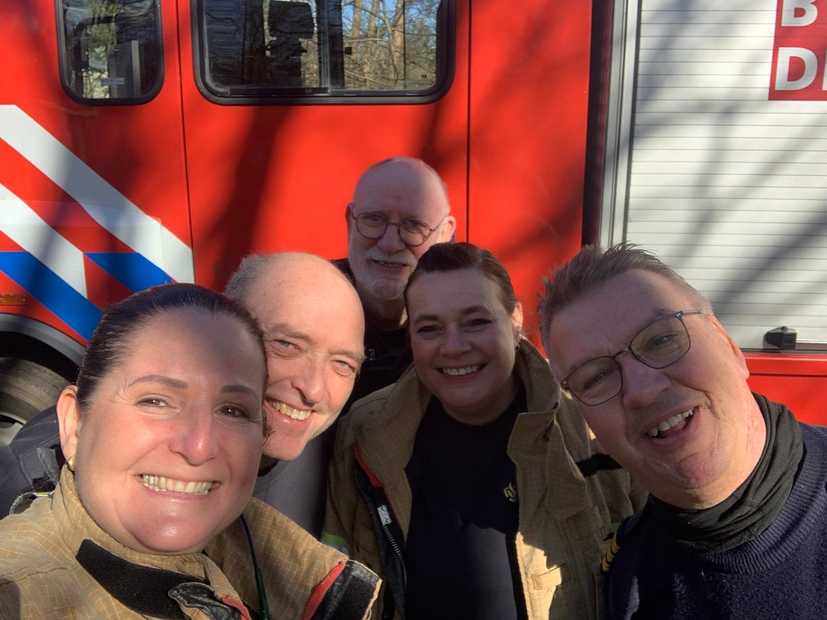 vonk_rene's tweet photo. Met collega's de Opkikkerdag verzorgd op de Kinderbrandweer kazerne voor de zieke kinderen (en ouders) die dat zo hard nodig hebben. #Wijkbrandweer #StichtingOpkikker #Veiligleven #GemeenteVlaardingen @GemeenteVlaardingen https://t.co/gmICneaRKs