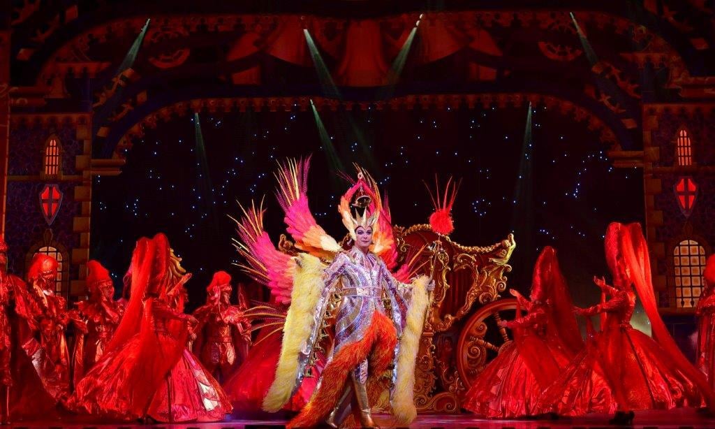 MaxinesFeathers's tweet photo. In line with our feature this week, our #ThrowbackThursday is a previous @JulianClary 
   pantomime set from 2017. We loved the vibrant colours of this one and it looked epic on stage!

Work in collaboration with Teresa Nalton. 

#maxinesfeathers #feathers #londonpalladium https://t.co/joCBiAC3UL