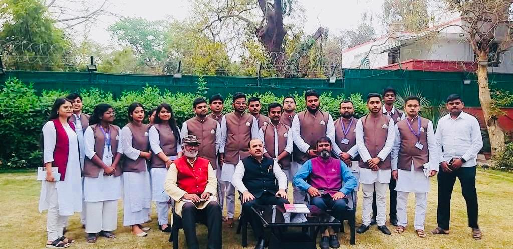 KDanishAli's tweet photo. It was pleasure interacting and sharing the experiences of my political journey, with the ‘leaders of tomorrow’, the students from MIT School of Govt, Pune, doing Masters Programme in Political Leadership and Govt. Hope they’ll learn and lead the country with values in politics. https://t.co/Io71G2kJj4