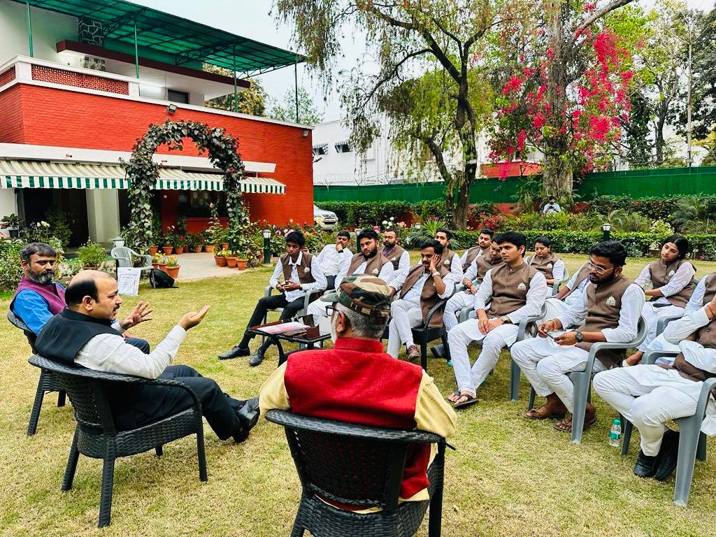 KDanishAli's tweet photo. It was pleasure interacting and sharing the experiences of my political journey, with the ‘leaders of tomorrow’, the students from MIT School of Govt, Pune, doing Masters Programme in Political Leadership and Govt. Hope they’ll learn and lead the country with values in politics. https://t.co/Io71G2kJj4
