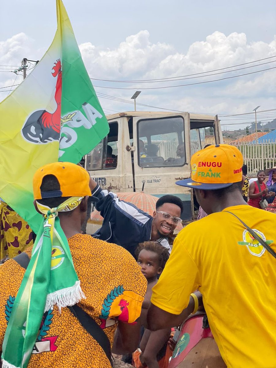 Okeifufe2023's tweet photo. For the love of @FrankNwekeII 
The youths took to the streets of Enugu to campaign for a good, credible, and transparent leadership.

You should too, spread the word, tell your friends and family to Vote for Frank Nweke Jr

#VoteFrank #VoteAPGA #EnuguforFrank https://t.co/qJHaQ1q8Xe