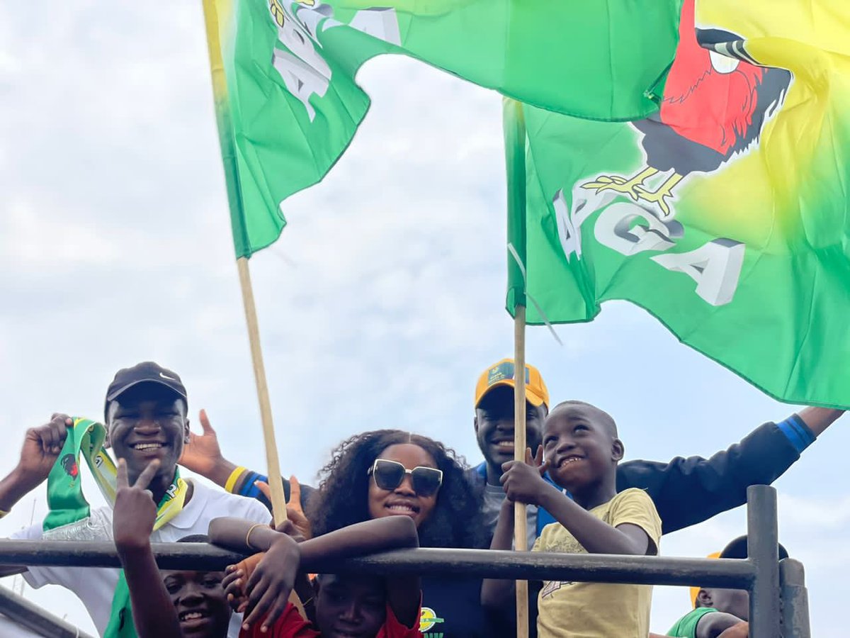 Okeifufe2023's tweet photo. For the love of @FrankNwekeII 
The youths took to the streets of Enugu to campaign for a good, credible, and transparent leadership.

You should too, spread the word, tell your friends and family to Vote for Frank Nweke Jr

#VoteFrank #VoteAPGA #EnuguforFrank https://t.co/qJHaQ1q8Xe