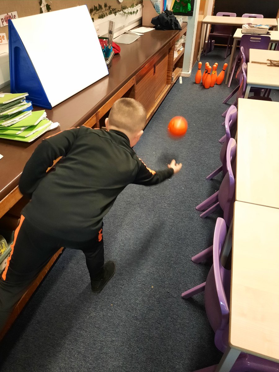 carmondean_ps's tweet photo. Primary three had great fun today experiencing some of the games that would have been enjoyed during the Medieval Times. We played bowls, skittles, pick up bones (sticks today), chess and even had a go at juggling! https://t.co/JDXCE5flk5