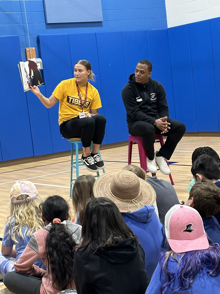 Elizabeth Mottaz & Kate Ross tweet media