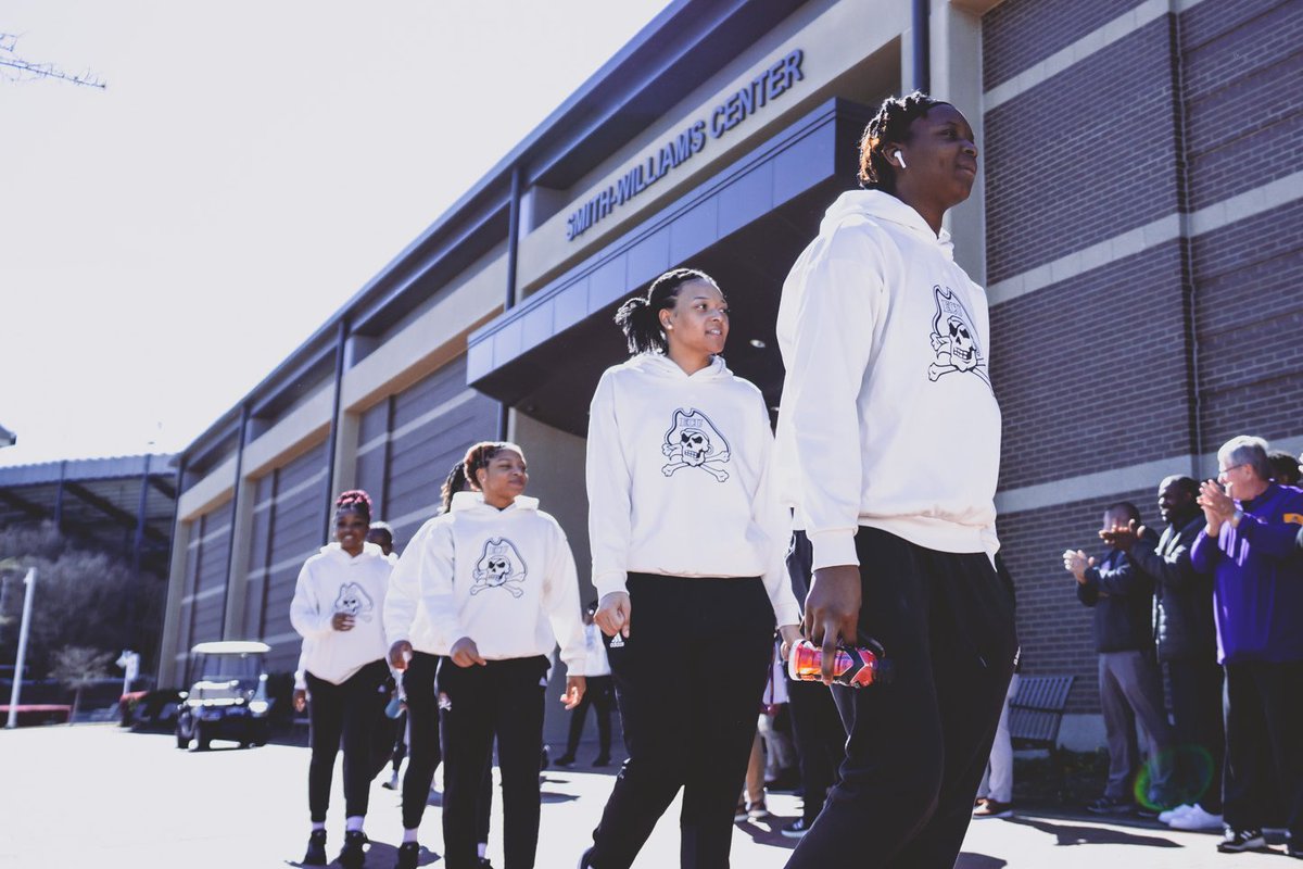 ECUAthletics's tweet photo. .@ECUWBB is off to Austin https://t.co/ix3q37DhHT