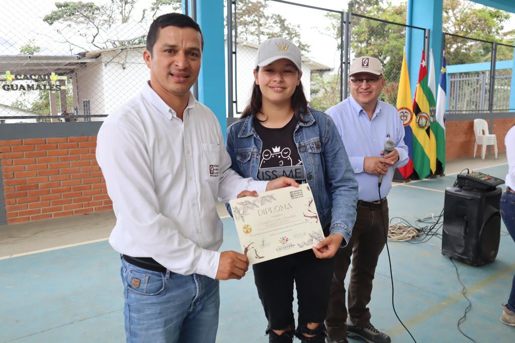 fedecacao's tweet photo. #Aestahora en San Vicente de Chucurí (Santander) firmamos nuevo convenio con el colegio Guamales de ese municipio, donde hace 27 años nació nuestro programa Inclusión Juvenil Cacaotera, con el nombre "Infancia Cacaotera" https://t.co/iuj4eFqcPk