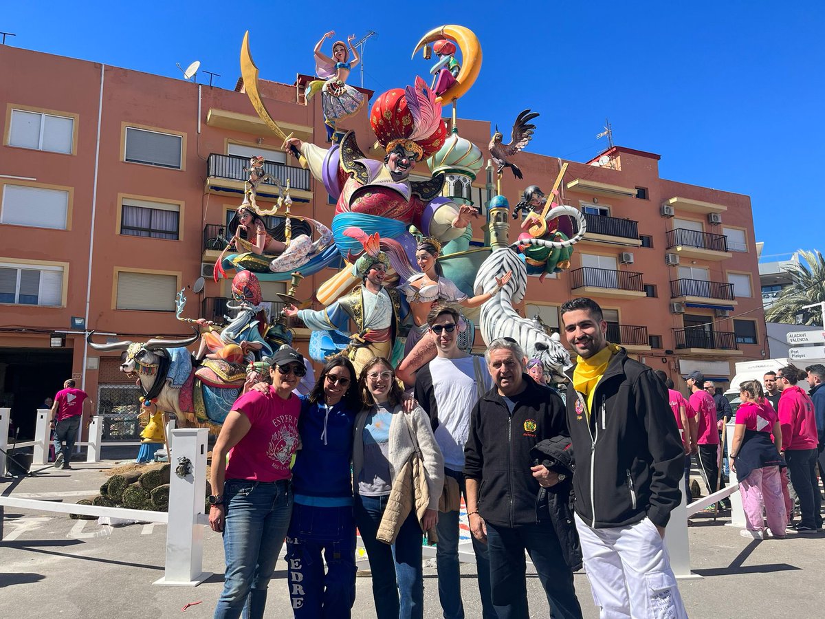 Sense cap dubte, #Dénia està plena d’art faller, i hem de treballar totes i tots per protegir i potenciar la nostra cultura festiva. Molta sort a totes les falles i tallers d’artistes en les plantaes i molta força per a la recta final! 😊

Som molt de les nostres festes!
