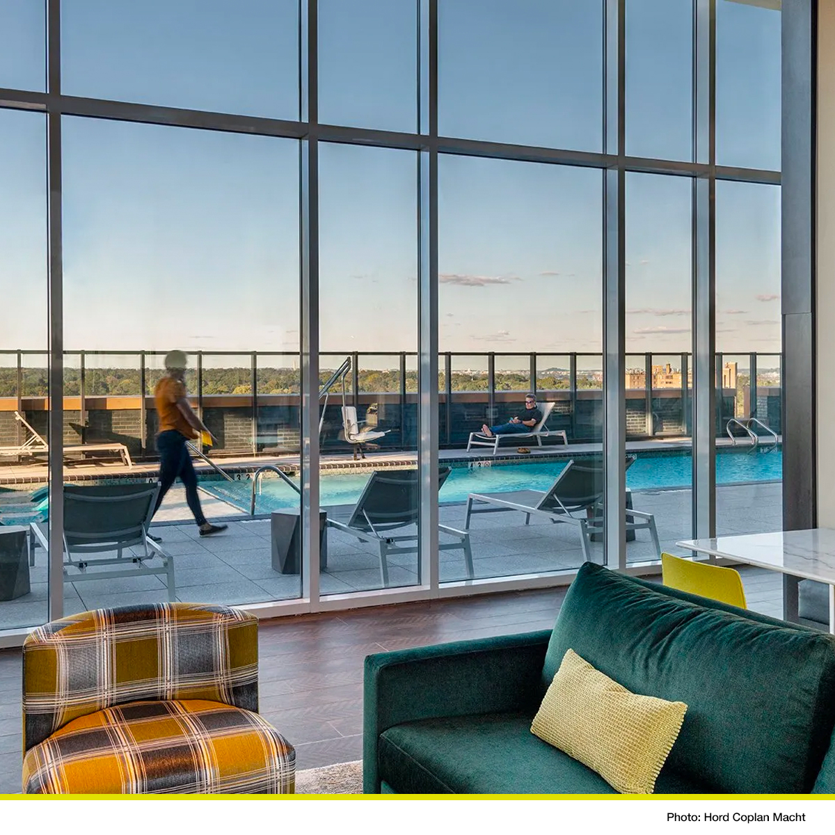 questwindows's tweet photo. Our Denizen project in Alexandria, VA's Eisenhower Square always looks great no matter your perspective. Partners: Rushmark Properties, @HordCoplanMacht, Hitt, and @advancedwindow.
#WeCladSkyscrapers #apartment #condo #architecture #fenestration #windows https://t.co/aFIlfbqniI