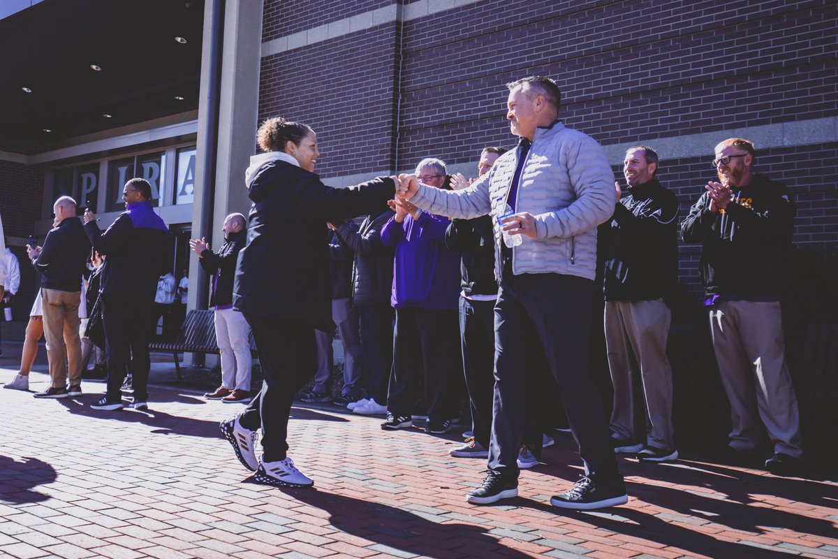 ECUAthletics's tweet photo. .@ECUWBB is off to Austin https://t.co/ix3q37DhHT