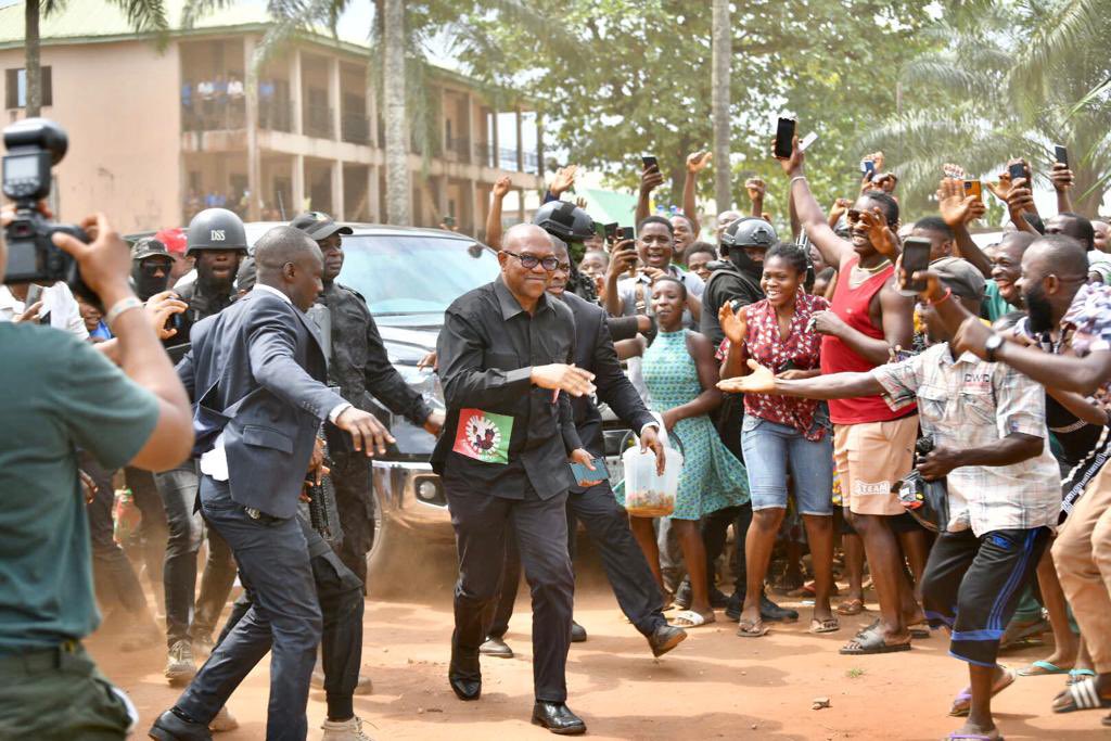Photo OF The Day😱! Please once you see this picture;

Like ❤️ and Retweet 🔄 for our 001.

Incoming President of the Federal Republic Of Nigeria; HE. Peter Obi.

#NationalShutdown Soludo Desmond Elliot Olumide Nancy Isime Rufai Seun #IREV Boko Haram Anambra Akwa Ibom IPOB Garba