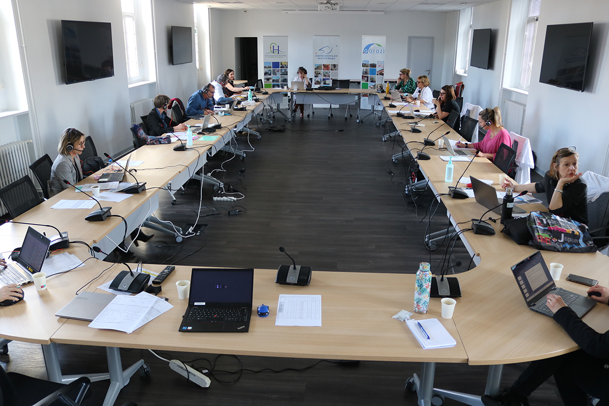 Pays Basque #Hôpital #recrutement #innovation 
Plein succès pour le #Job #Dating #virtuel : "venir ou revenir #travailler à l'#Hôpital au #Pays #Basque"
+ de 80 candidats de toute la France reçus en entretien à distance pour les Hôpitaux  du Pays Basque :
ch-cote-basque.fr/actualites-du-…