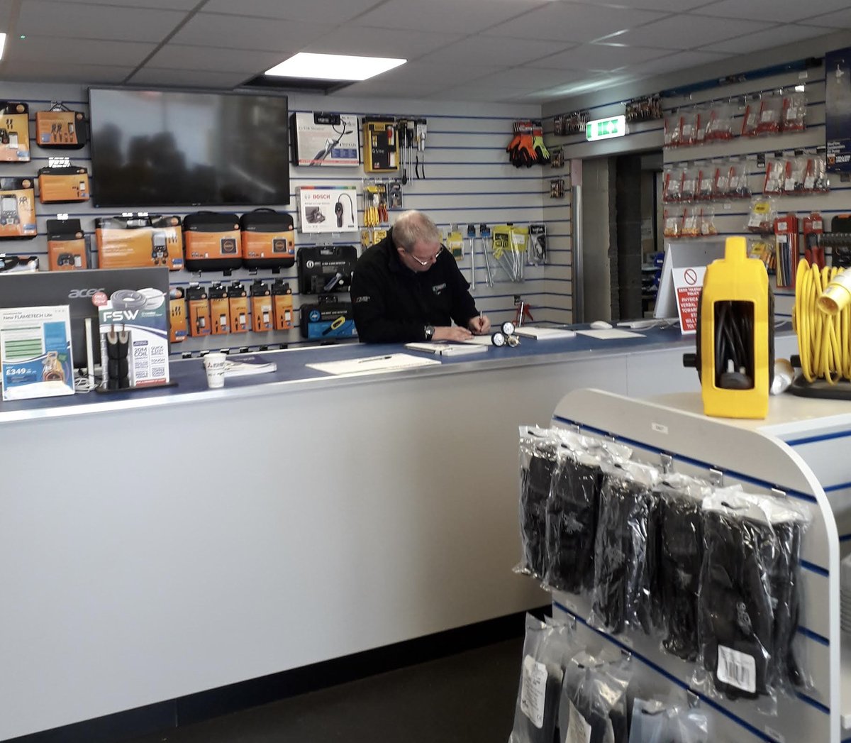 fswuk's tweet photo. FSW Bradford is all coming together nicely - after the branch expansion and revamp, the newly expanded trade counter is now fully stocked and merchandised. Looking good, FSW #Bradford!
bradford@fsw.uk.com | 01274 664 900
#WestYorkshire #HVACR #FSWuk https://t.co/bxg0MZeTok