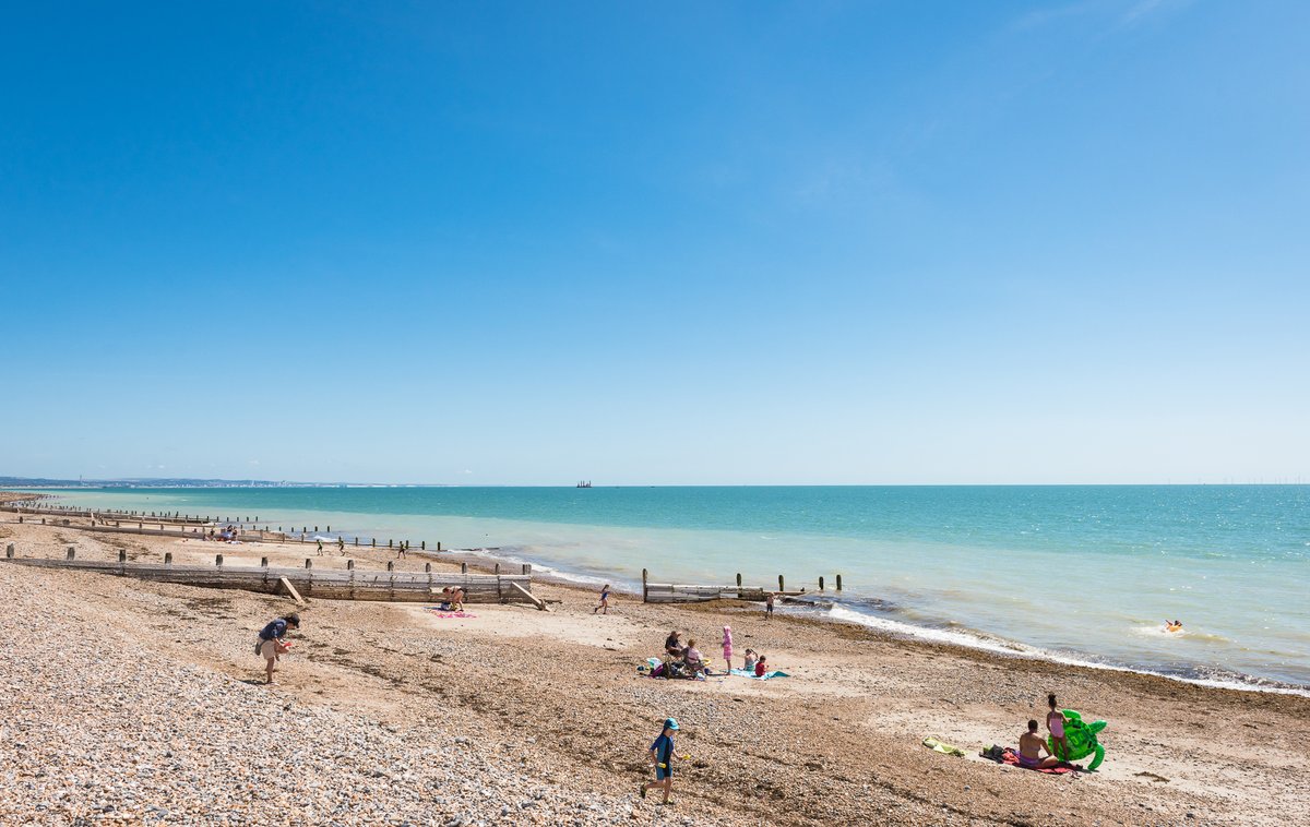 adurandworthing's tweet photo. Councillors have vowed to continue their fight to protect #Worthing's coastline from pollution following the denial of our recent bathing water application to the Department for Environment, Food and Rural Affairs. Full story:
👉 https://t.co/npywEECIPL https://t.co/lkIcONXvPa
