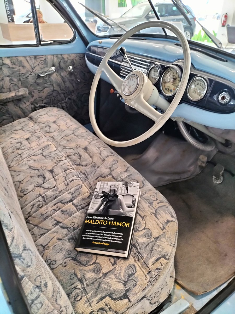 GemmaGarciaVeig's tweet photo. 📚 #MalditoHamor
📝 #CruzSánchezdeLara
Edita @editorialespasa
"... hice de tu funeral la boda que no tuvimos"
Comiendo lectura 📖
Recomendaciones de
@LOCURADELIBROS
@ClubDeLecturaLL
#LocuraDeLibros #PepaLocuraDeLibros
#ClubDeLectura #ClubDeLecturaLL
#gemmaentrelecturas https://t.co/9KJOikNUR6