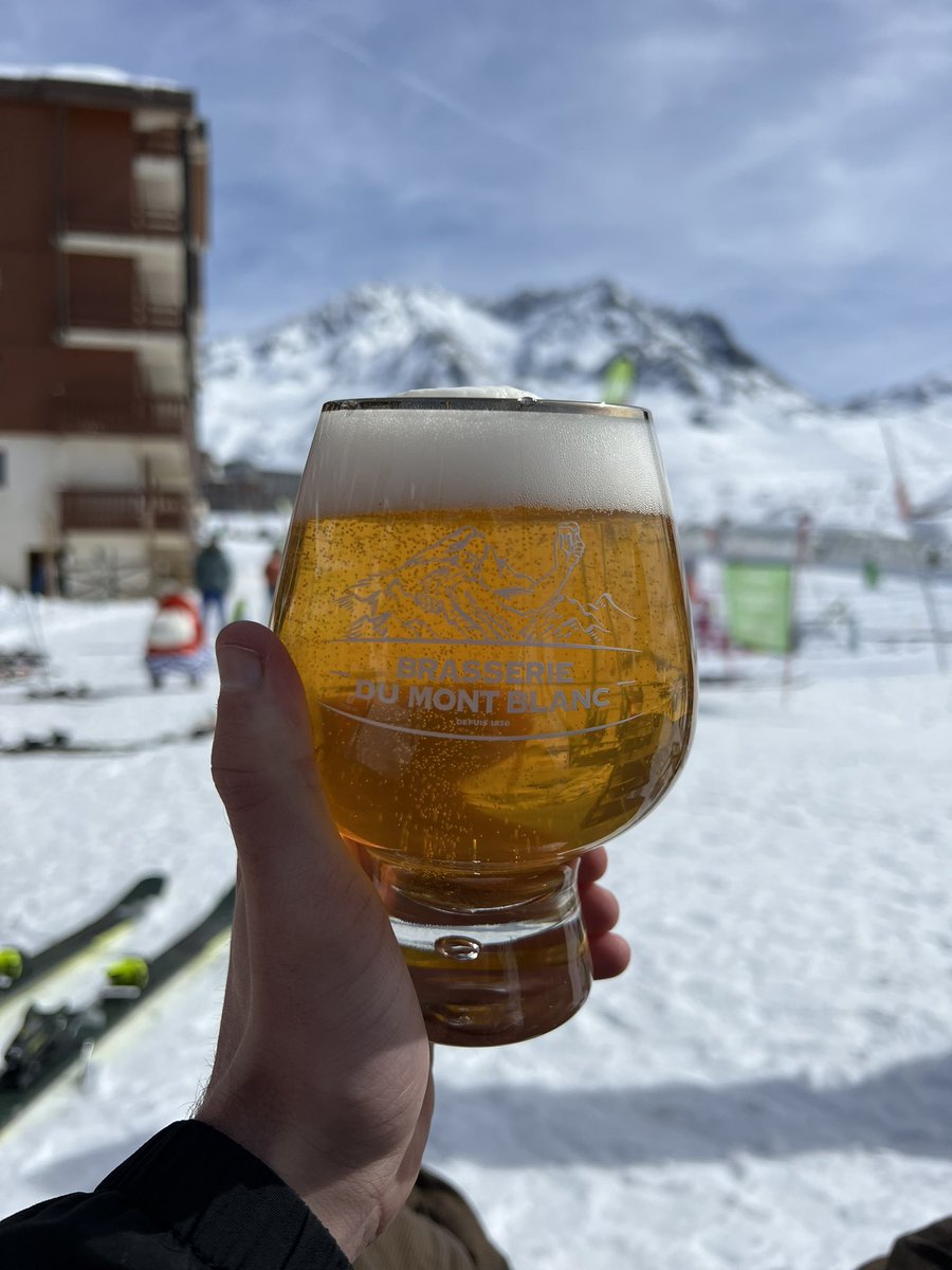 PintsDrank's tweet photo. Gorgeous looking Pint of Pelfort, Val thorens, France. But at €9, it ain’t just the mountain that’s steep. 🇫🇷 https://t.co/r6knYJgt4T