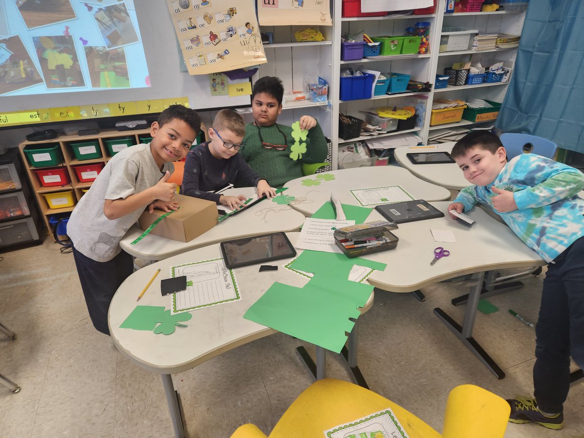 Jfteach27's tweet photo. Mrs. Fiorentino's class is working hard on making traps to FINALLY catch that Leprechaun! @Hampton_Street #mineolaproud https://t.co/cjCeJhhnEQ