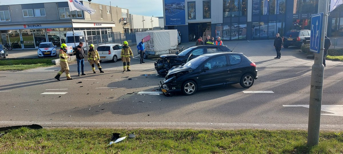 enorden3's tweet photo. Ongeval d'r. Willemdreeslaan #barneveld https://t.co/M2APaNaH3n