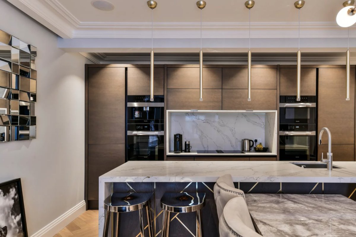 onemovegroup's tweet photo. A meticulously remodeled turn-key lateral two-bedroom garden apartment. This stylish two- bedroom, two-bathroom garden apartment boasts a great size bay fronted reception room, a feature modern kitchen and a spectacular master bedroom suite. https://t.co/9qUfNO6SRn
