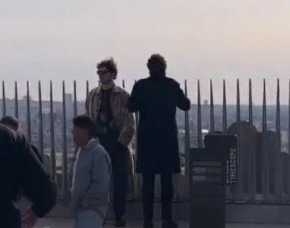 hellorenhere's tweet image. Il principe accompagnato dalla guardia del corpo personale (decidete voi chi è chi)