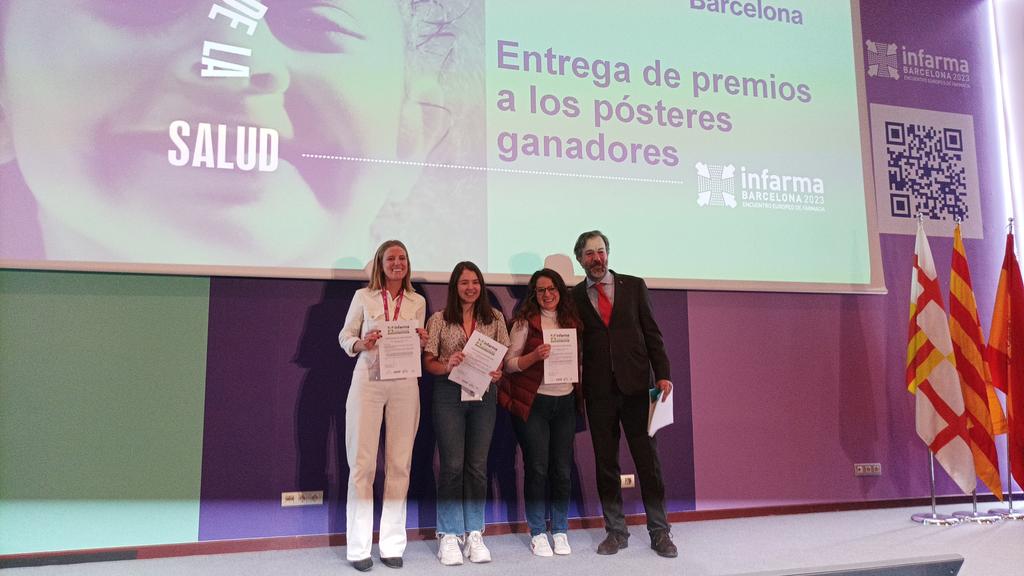 infarma_es's tweet image. 🏅Suben al escenario las representantes de los 3 pósteres ganadores de #Infarma2023.
