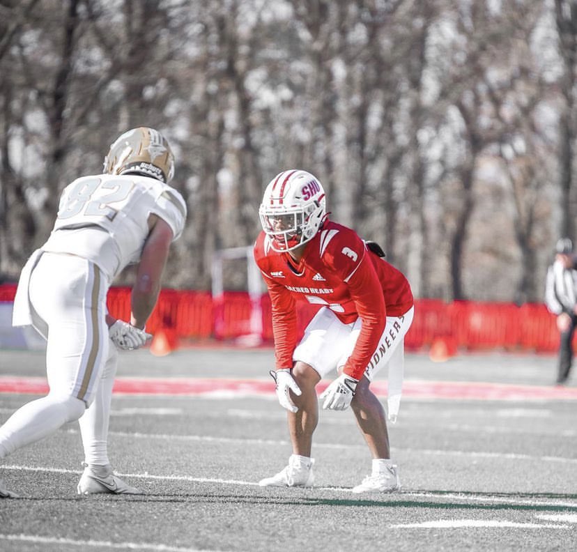 After a great conversation with <a href="/CoachNapoleon/">Brandon Napoleon</a> and <a href="/Coach__Duke/">Kevin Duke</a> I am Blessed to receive my first offer from Sacred Heart University!! @Coachryan9254 <a href="/Rebel_Nation20/">Carlos Davis</a> @MooreHSFootball