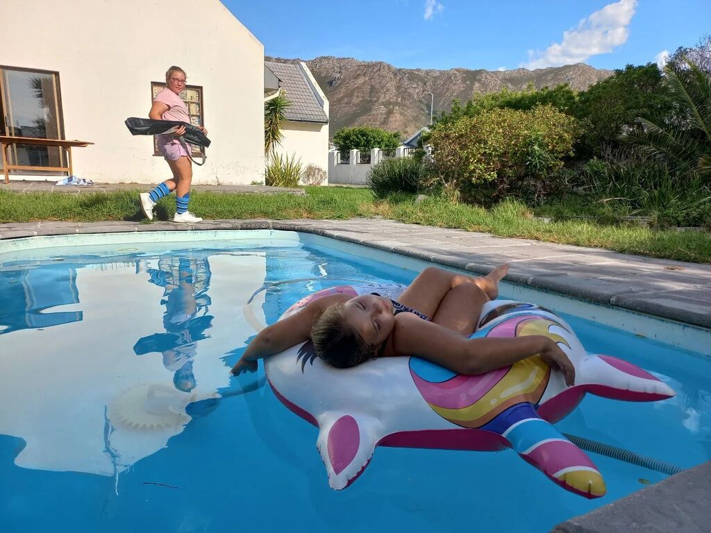 craiglotter's tweet image. When one of the girls has sport practice earlier than the other. Don't be fooled though, that water is chilly! Although it doesn't look it today, Autumn is knocking on the door! 😅 #swimmingpool #lastdaysofsummer #bickleyhouse #gordonsbay #helderberg … instagr.am/p/Cp2oR1LqrWU/