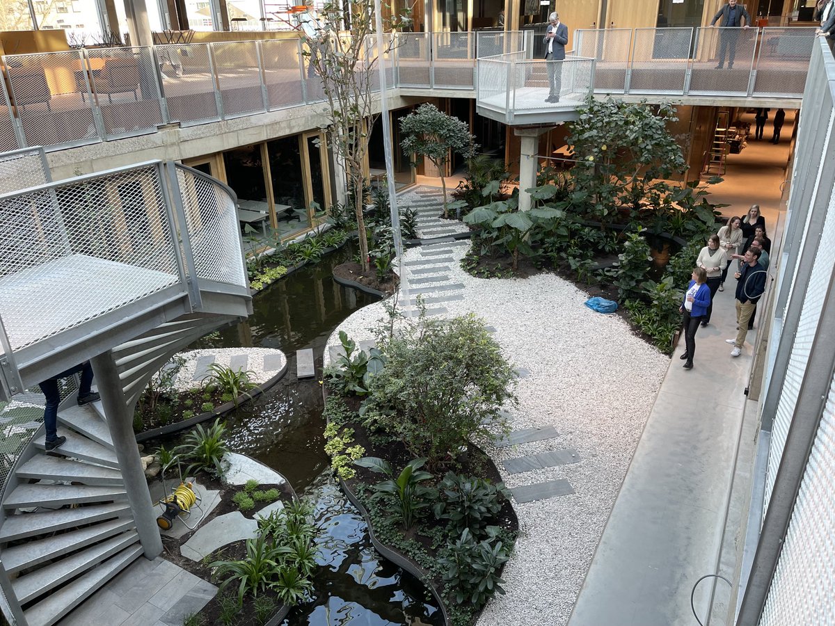 vinsub's tweet image. Sleuteloverdracht Langezijds ⁦@UTwente⁩ - nieuwe thuis ITC. Wat gaaf!