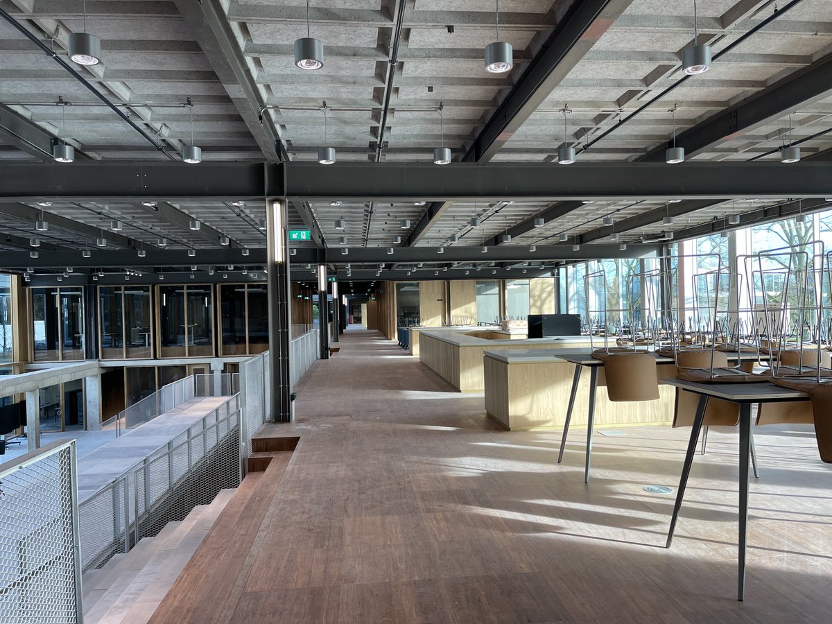 vinsub's tweet image. Sleuteloverdracht Langezijds ⁦@UTwente⁩ - nieuwe thuis ITC. Wat gaaf!