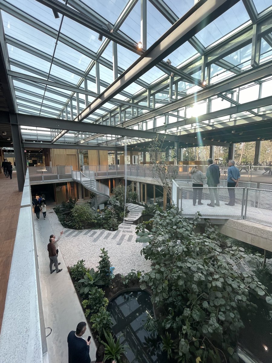 vinsub's tweet image. Sleuteloverdracht Langezijds ⁦@UTwente⁩ - nieuwe thuis ITC. Wat gaaf!