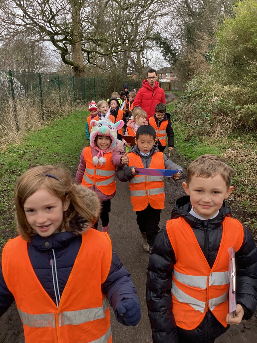 Year2TLTPA22's tweet photo. We had fun exploring our local area today for our Geography field trip! We looked at how the land had been used and spotted lots of shops! #Geography @BrightFuturesET https://t.co/RpcM4YuGKB