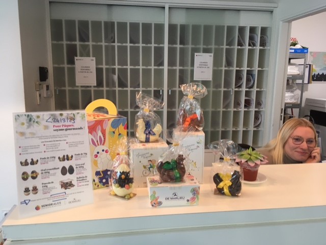 Centenaire,familiale et artisanale, la chocolaterie de Marlieu, notre partenaire nous a envoyé d'excellentes cloches,poules et œufs pour déguster et préparer de belles fêtes de Pâques!!🐰🍫♥️  <a href="/ChocDEMARLIEU/">Chocolaterie DE MARLIEU</a> #Chocolats <a href="/LesSenioriales/">Senioriales</a>  #Gourmand #PurBeurreCacao