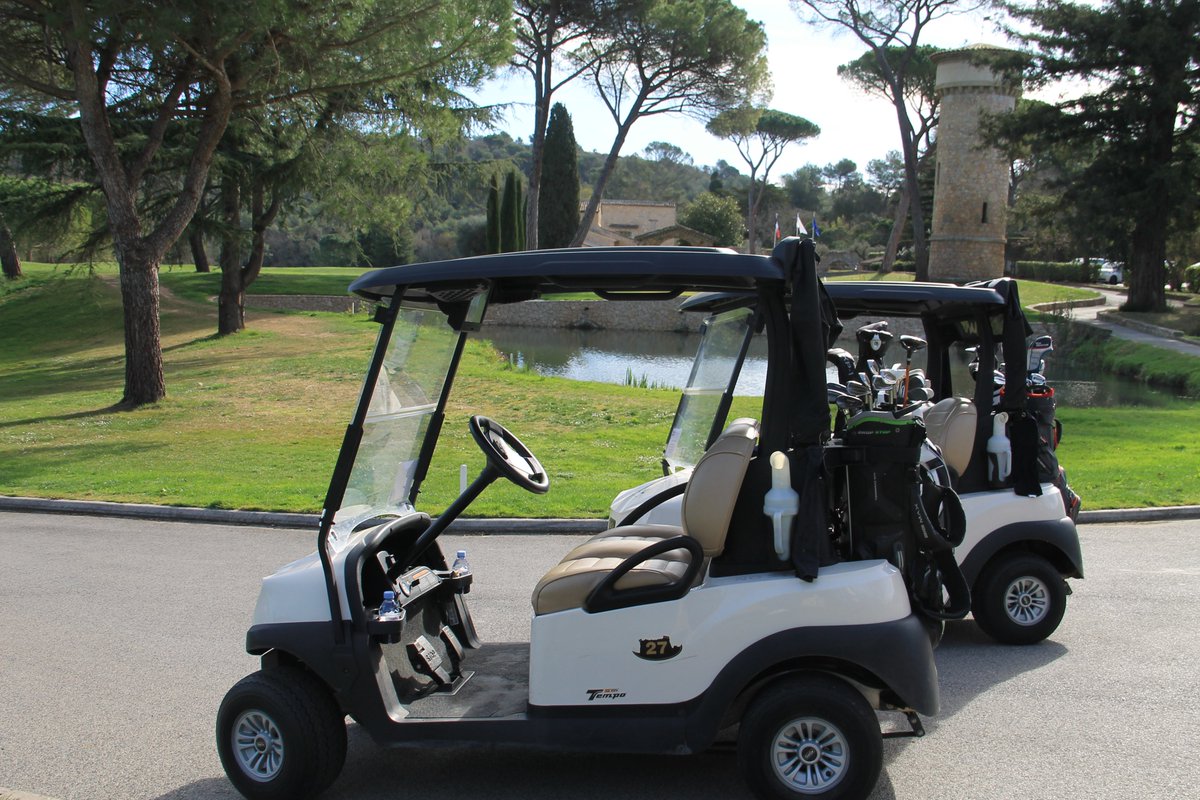 EstateNetFrance's tweet photo. Knight Frank French Riviera organized its annual Invitational Golf in line with #MIPIM. It's a golf scramble of 4! ⛳️

Everyone had a great time swinging their golf clubs and having lunch at the award ceremony.

We hope to see you all next year! #KnightFrank #FrenchRiviera https://t.co/88XEoD2nwi