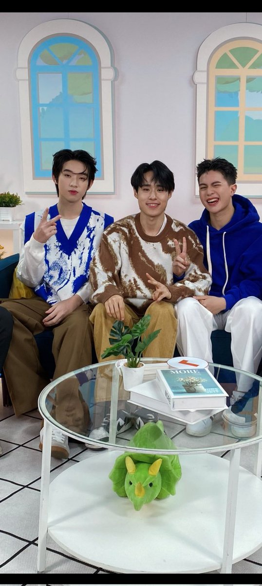 Nabiyaahhhh's tweet photo. So this is how it looks when the visuals are in one frame, full of handsomeness😍😍😍 @nnutdan @Williamjkp1 @hongshihoshi03 

#nnutdan #AlphaNut #AlphaHong #KingAlphaWilliam #ProjectAlphaTH #AlphaLiveRoomEP1 https://t.co/WdBuBYw07B