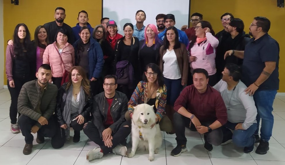 QuenaRibadeneir's tweet photo. Esta cadena de afectos, de solidaridad y de apoyo se llama COLECTIV@ SUMARTE, estamos list@s para hacer de nuestros sueños el presente!

No cabe duda avanzamos!
@CSumarte @AndresParbe @ManiguayPoesia @andresmelo17 @Juliannogue https://t.co/zHqX0Wjmt3