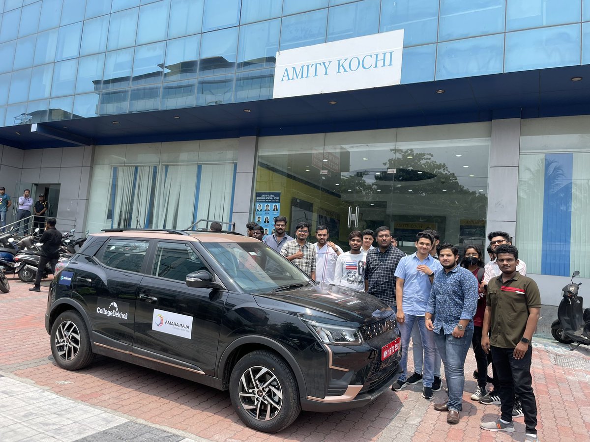 SunPedal_Ride's tweet image. Day 4. Kochi, Kerala.
@agbskochi hosted a student interaction in Kochi. Shared some EV charging business opportunities with the B-school students. They got a demo of the @Mahindra_XUV400 #electric #driEVtoeducate #ElectrifyingTheFuture @CollegeDekho @ExicomPower @AmaraRaja_Group