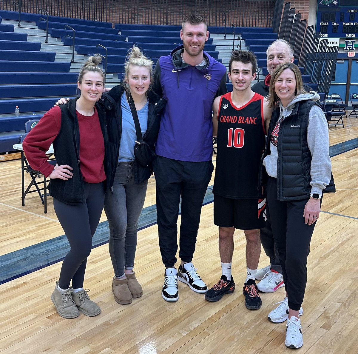 GrandBlancHoops's tweet photo. For the second straight game, Northern Iowa had a coach on hand to watch their future point guard, senior RJ Taylor. This time it was 2015 consensus All-America and all-around great guy, Seth Tuttle. Love their commitment to their guys and the level of support they give!
#EverLoyal