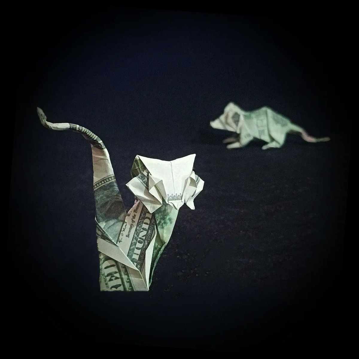 YunYuOrigami's tweet image. These animals are great, I never thought I could with tickets. 

MODELS: Cat 🐈 and Mouse 🐀
AUTHORS: Román Díaz and Jhon Montroll. 
FOLDS: By me 🙋🏻‍♀️
SHEET: A ticket 💵

Diagram of the cat 👉🏼 😉

#origami #origamitutorial #origamieasy #animalpaper #billorigami #animalorigami