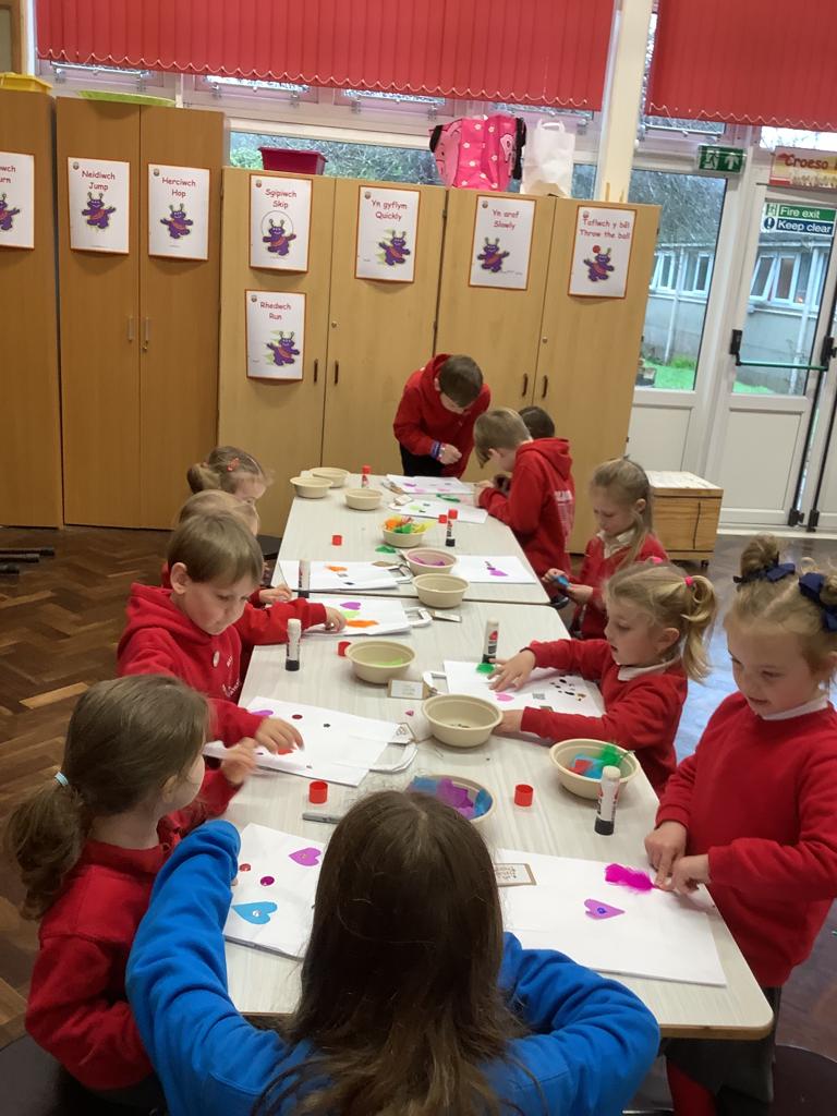 MayalsSchool's tweet photo. A lovely day away from the rain making Mother's Day crafts. A big thank you to our PTA for arranging, organising and supervising the activities! #teammayals #MayCommunity #mothersday #MayHealthWB https://t.co/5Bkus40HAv