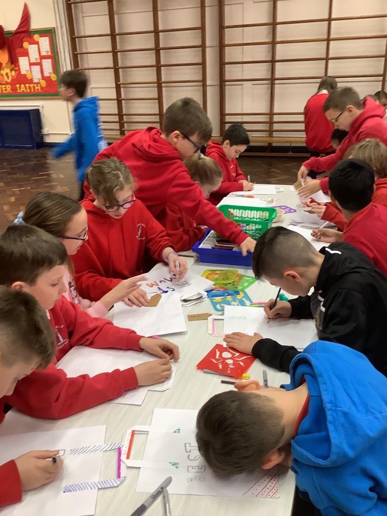 MayalsSchool's tweet photo. A lovely day away from the rain making Mother's Day crafts. A big thank you to our PTA for arranging, organising and supervising the activities! #teammayals #MayCommunity #mothersday #MayHealthWB https://t.co/5Bkus40HAv