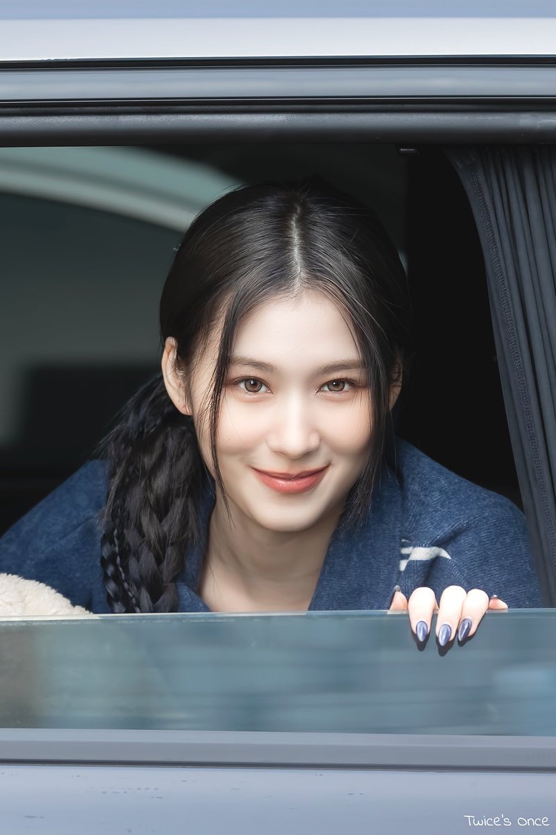 sanapics's tweet photo. sana is so attractive https://t.co/x2DdFeJgKg