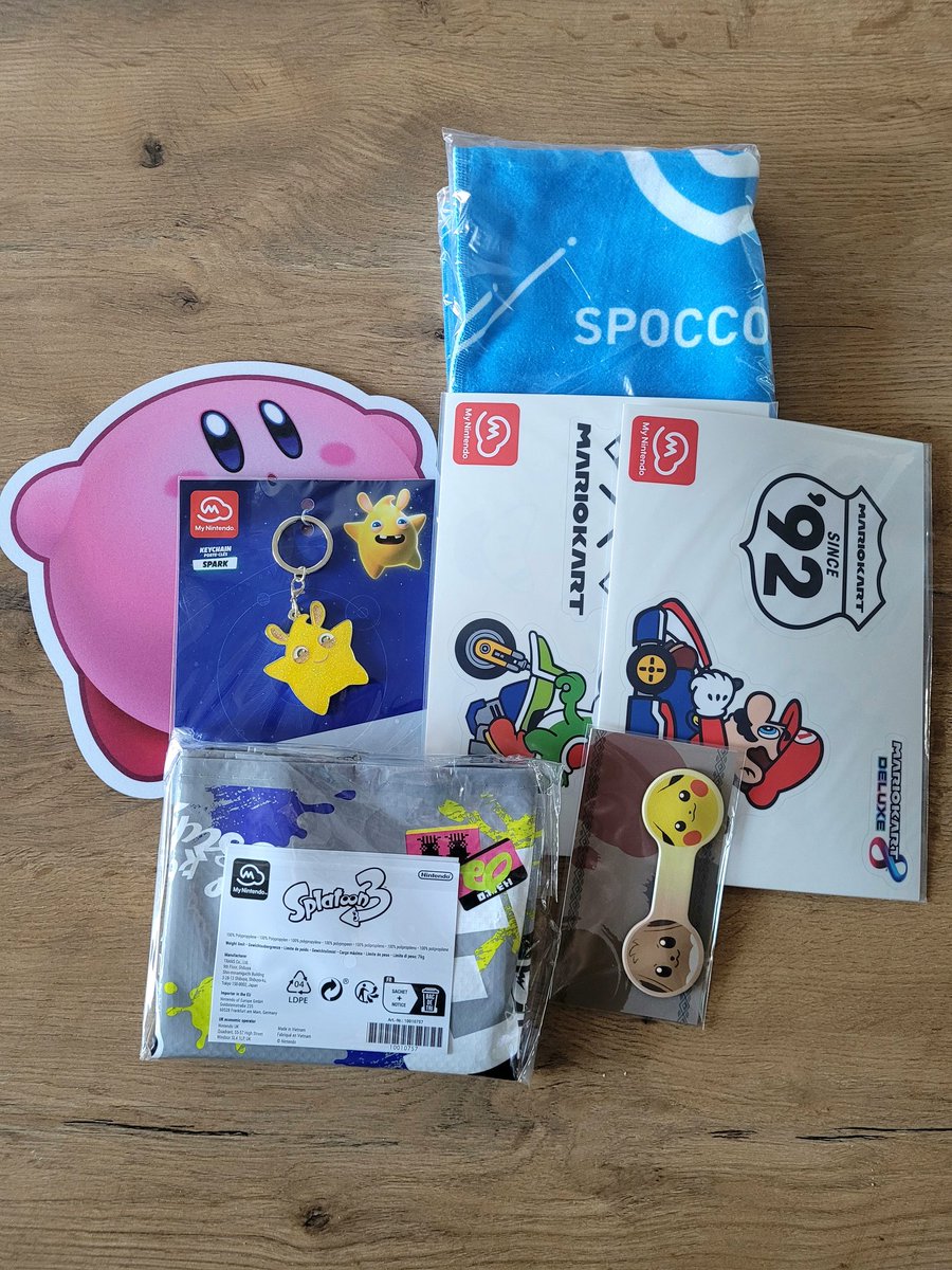 DStefanski's tweet photo. Tyle gadżetów za Nintendo Platinum points.  Warto je zbierać. https://t.co/TRxAWKoHRt