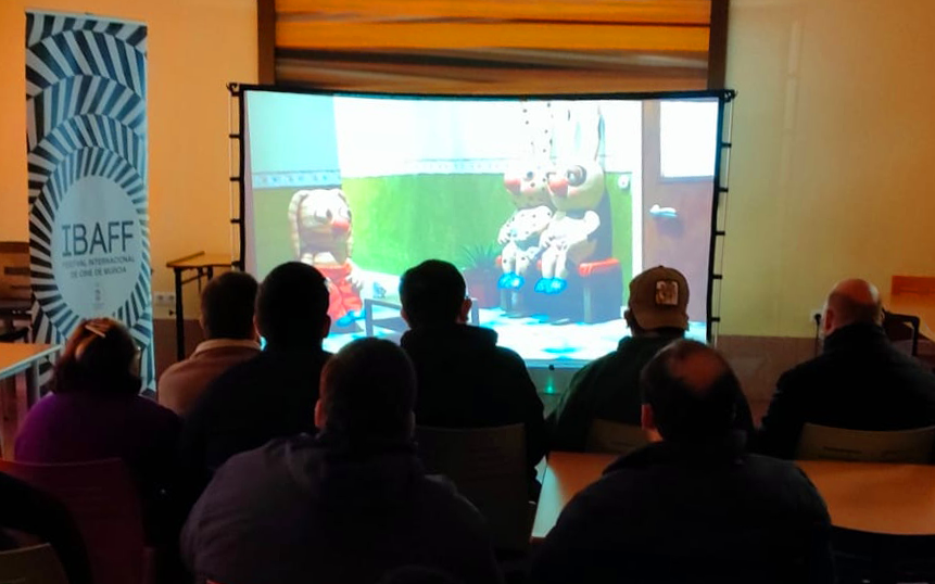 Astrapace's tweet photo. El Festival Internacional de Cine de Murcia #IBAFF llega al centro de día de Astrapace.
Nuestros chicos han visionado una de las películas de este festival gracias al esfuerzo que sus organizadores hacen para acercar la cultura a distintos colectivos con necesidades especiales. https://t.co/2Ud04jyyuN