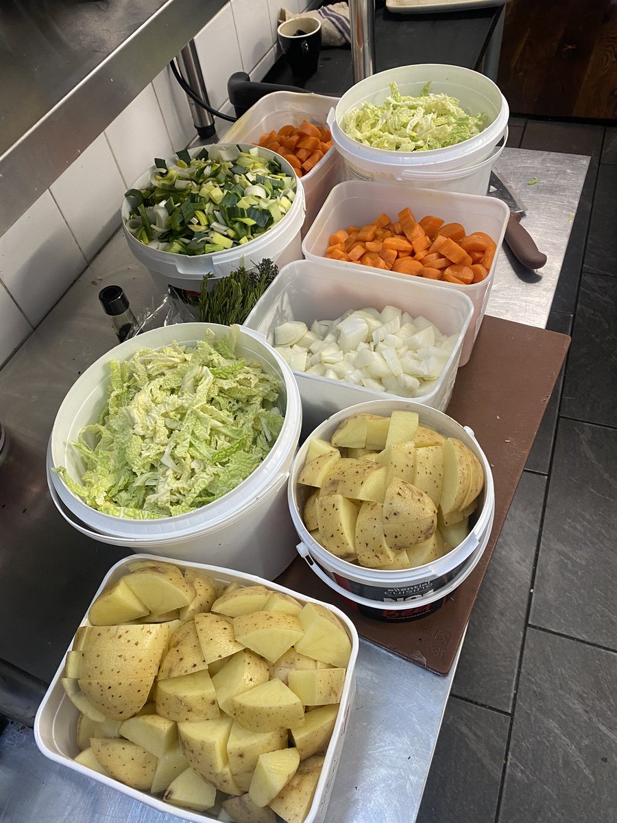 Meat seasoned and browning in the oven , veg prepared, don’t miss my Irish Stew 🥘 <a href="/TheBlackburne/">The Blackburne Arms</a> 7pm tomorrow night #StPatricksDay ☘️🕺