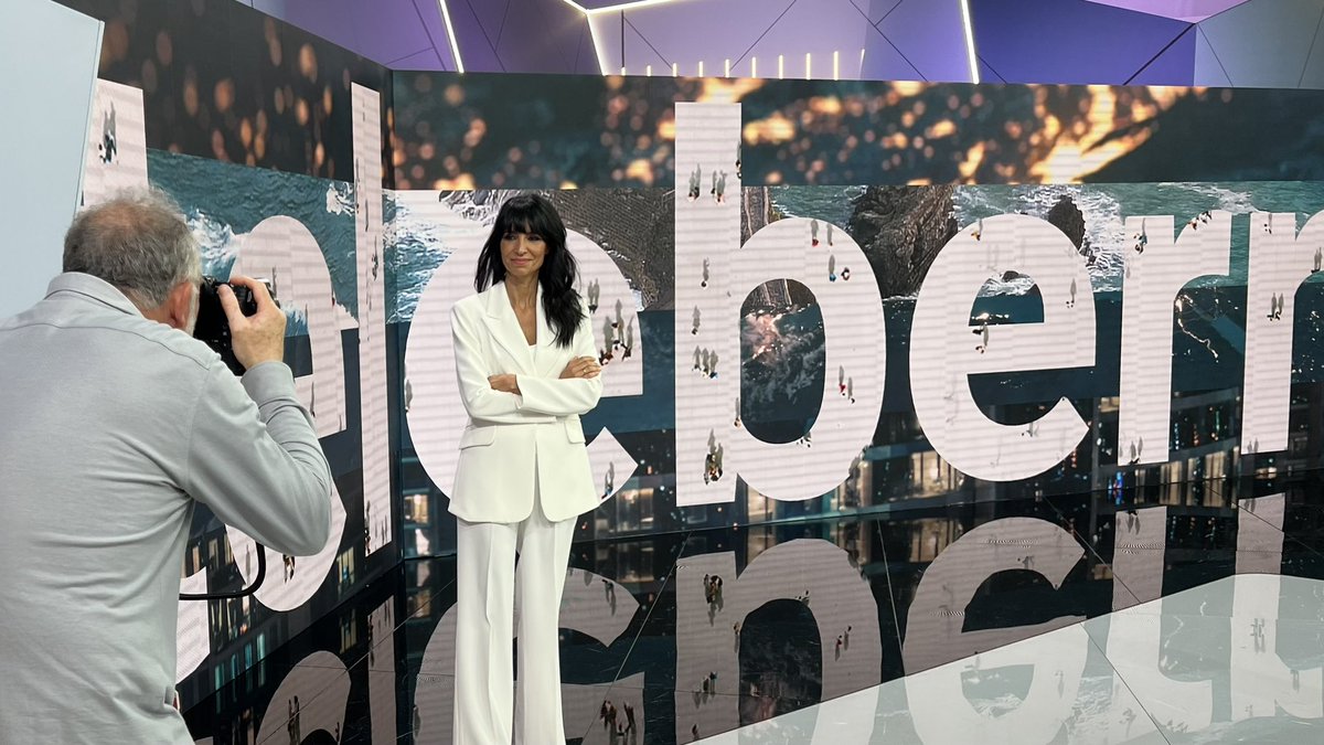 eitbtaldea's tweet photo. ARGAZKI SAIOA 📸
Argazki saioa egin dugu gaur @euskaltelebista -ko informatiboetako hainbat aurkezlerekin 
@andrearriza @lierniagi @JEtxeberria #AfricaBaeta 
#Teleberri #ETB2
#ETB1 #GaurEgun https://t.co/9z68sg18mi