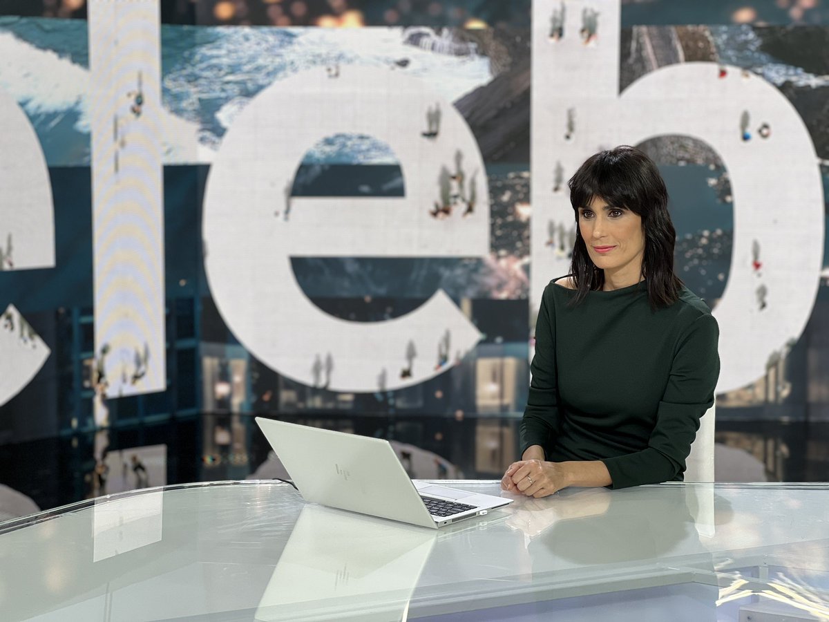 eitbtaldea's tweet photo. ARGAZKI SAIOA 📸
Argazki saioa egin dugu gaur @euskaltelebista -ko informatiboetako hainbat aurkezlerekin 
@andrearriza @lierniagi @JEtxeberria #AfricaBaeta 
#Teleberri #ETB2
#ETB1 #GaurEgun https://t.co/9z68sg18mi