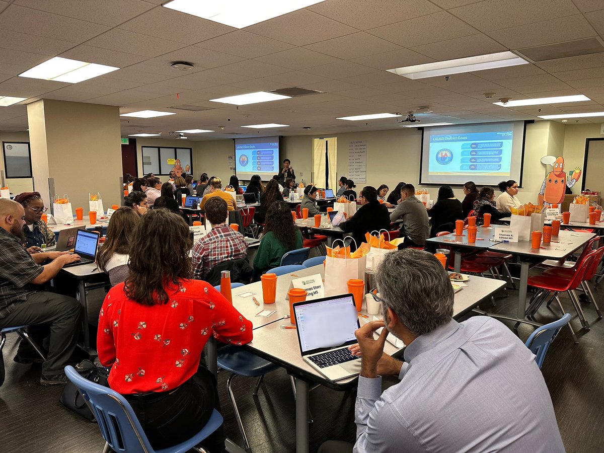 Kicking off #PS7LAUSD Spring Learning Session reviewing @LASchools District Goals around literacy, numeracy, social emotional wellness and post-secondary outcomes! Continuing the day aligning strategies and efforts including leveraging Digital Learning Tools to meet our goals.