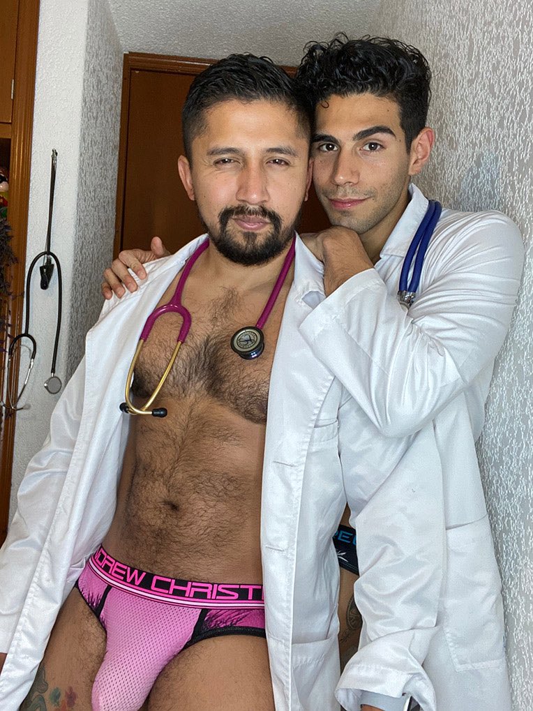 Mueblecien's tweet photo. Categoría Homosexual the winners are 

17) Beto Pasivo : Muy amigable con la razita demasiado algunos aun lo frecuentan 
18) Vergarfio : Todo un caso nos regalo buenos momentos 
19) Bareback:  Abraham Tanus nos enseñó a pagar, IDOLAZO, de los 5 top personajes en twitter GRANDE ! https://t.co/i44vDxxB9U