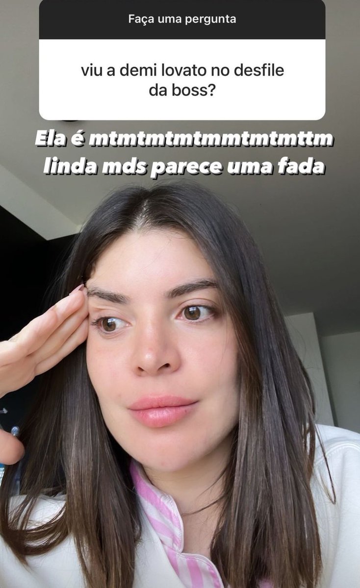 projeto_lovato's tweet photo. Gkay respondeu uma pergunta em seu perfil no Instagram sobre ter visto Demi Lovato no desfile da BOSS 🧚🏻‍♀️ https://t.co/BOeMTHQ6mB