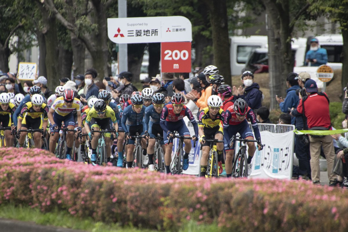 blitzenhomerace's tweet photo. 『Looking Back 2022 #13』
2023シーズン開幕直前‼️
写真で振り返る2022シーズン開幕戦📸
昨年は沢田桂太郎 @sawady_jpn 選手が見事な優勝を飾りました🏆
さて、今年はどんなレースで誰が勝つのか⁉️
#宇都宮ブリッツェン #JCL #真岡芳賀ロードレース #宇都宮清原クリテリウム #LookingBack2022 https://t.co/vrfQYX1z6W