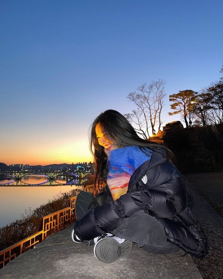 ㅤㅤ
              ꒷꒦   𝐈𝐍𝐒𝐓𝐀𝐆𝐑𝐀𝐌 ﹡  📷  〞
               ⌕  𝗽osted  α  𝗻ēɯ  pıc𝘁ure.

                millionluv   há 1s.

Ce ne sont pas les étoiles ou la lune qui brillent le plus pour moi, mais votre sourire. Joyeux anniversaire mon bleuet bleu!